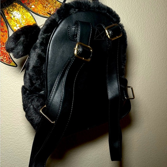 Juicy Couture Black Furry Soft Backpack ?
Brand new with tags ?
